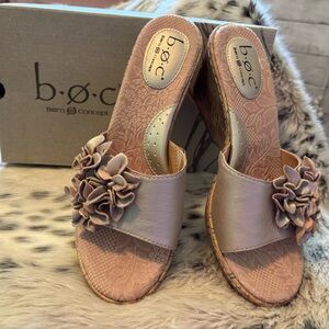 b.o.c. Women's Dusty Rose Floral Slip-On Wedge Mules